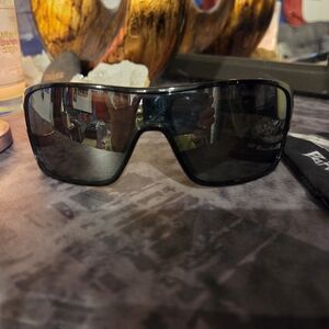 Oakley Turbine Black Wraparound Sunglasses with Plorized Mirrored Lenses